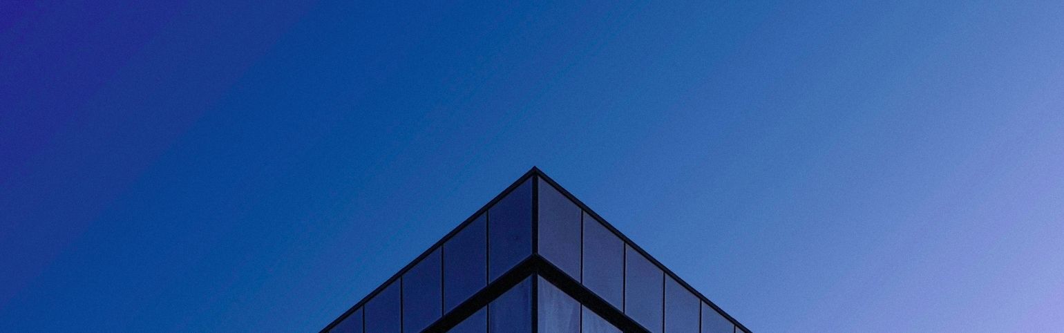 Fachada de un edificio de cristal